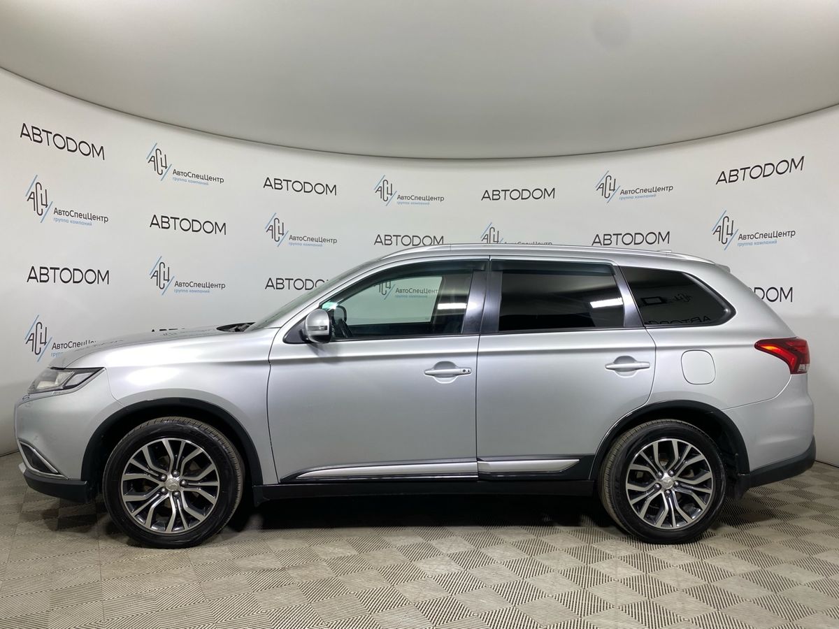 Автомобиль Mitsubishi Outlander III [2-й рестайлинг] 2.4 CVT 4WD (167 л.с.) Ultimate Серебристый 2017 с пробегом 158 524 км