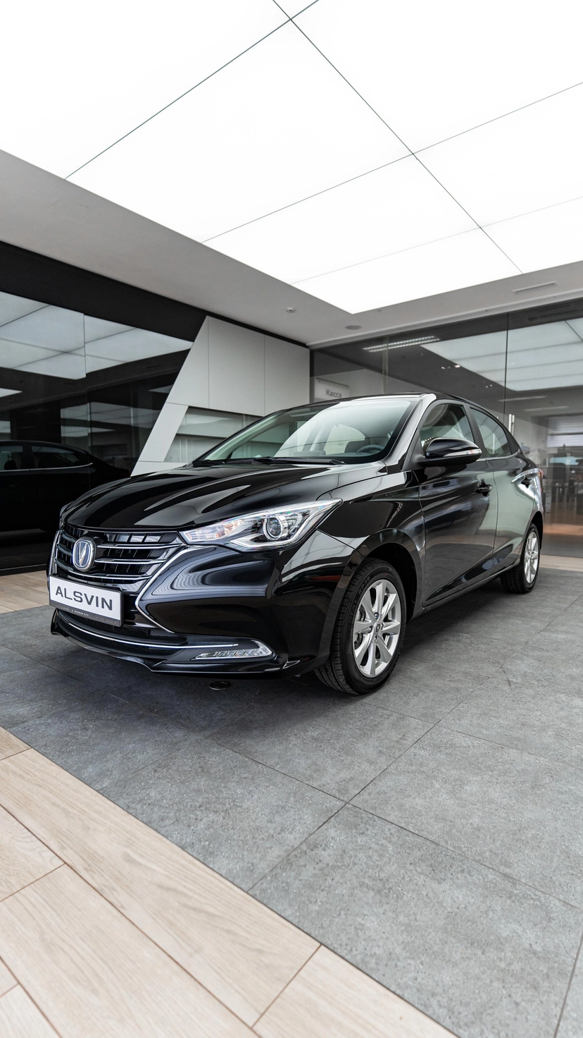 Автомобиль Changan Alsvin I поколение 1.5 AMT (98 л.с.) Tech Чёрный 2025 новый