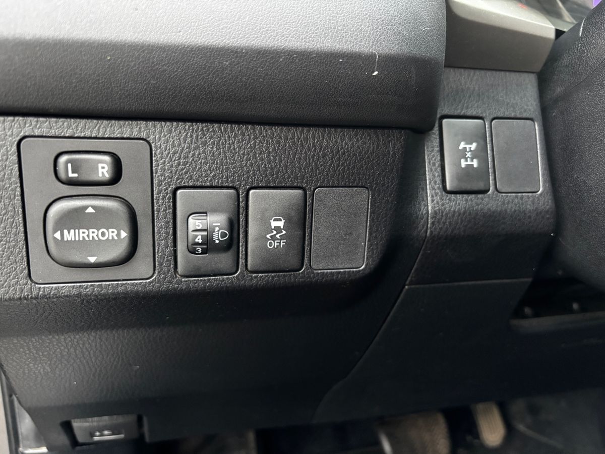 Автомобиль Toyota RAV4 IV поколение (XA40) 2.0 CVT 4WD (146 л.с.) Комфорт Плюс Серый 2013 с пробегом 210 000 км