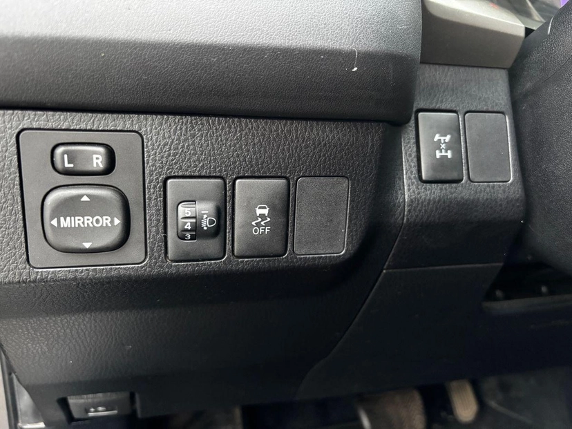 Автомобиль Toyota RAV4 IV поколение (XA40) 2.0 CVT 4WD (146 л.с.) Комфорт Плюс Серый 2013 с пробегом 210 000 км