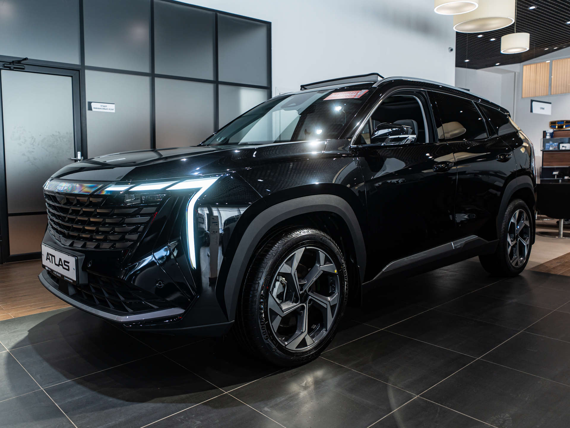 Автомобиль Geely Atlas II поколение 2.0 AT 4WD (200 л.с.) Флагман Чёрный 2025 новый