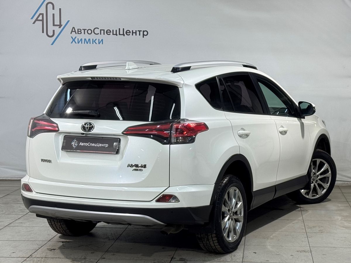 Автомобиль Toyota RAV4 IV (XA40) [рестайлинг] 2.5 AT 4WD (180 л.с.) Престиж Белый 2016 с пробегом 120 000 км