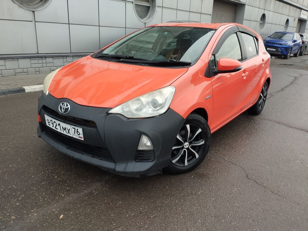 Toyota Aqua I поколение 1.5hyb AT (74 л.с.) Base Красный 2013 с пробегом 199 231 км
