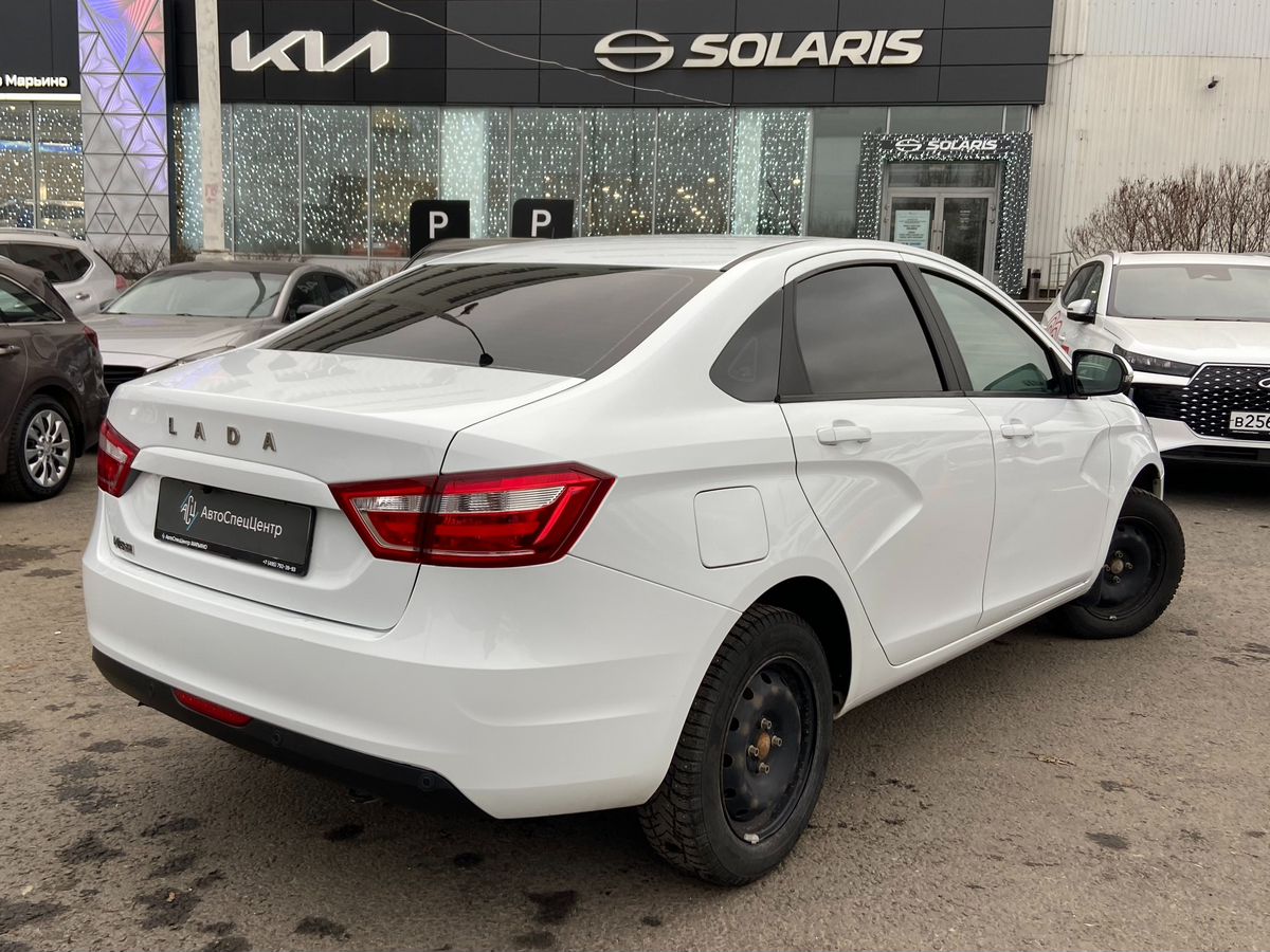 Автомобиль Lada (ВАЗ) Vesta I поколение 1.6 MT (106 л.с.) Comfort Белый 2020 с пробегом 103 635 км