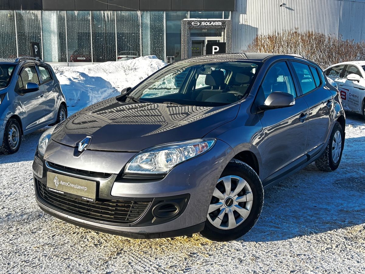 Автомобиль Renault Megane III [рестайлинг] 1.6 MT (106 л.с.) Authentique Бежевый 2013 с пробегом 162 000 км