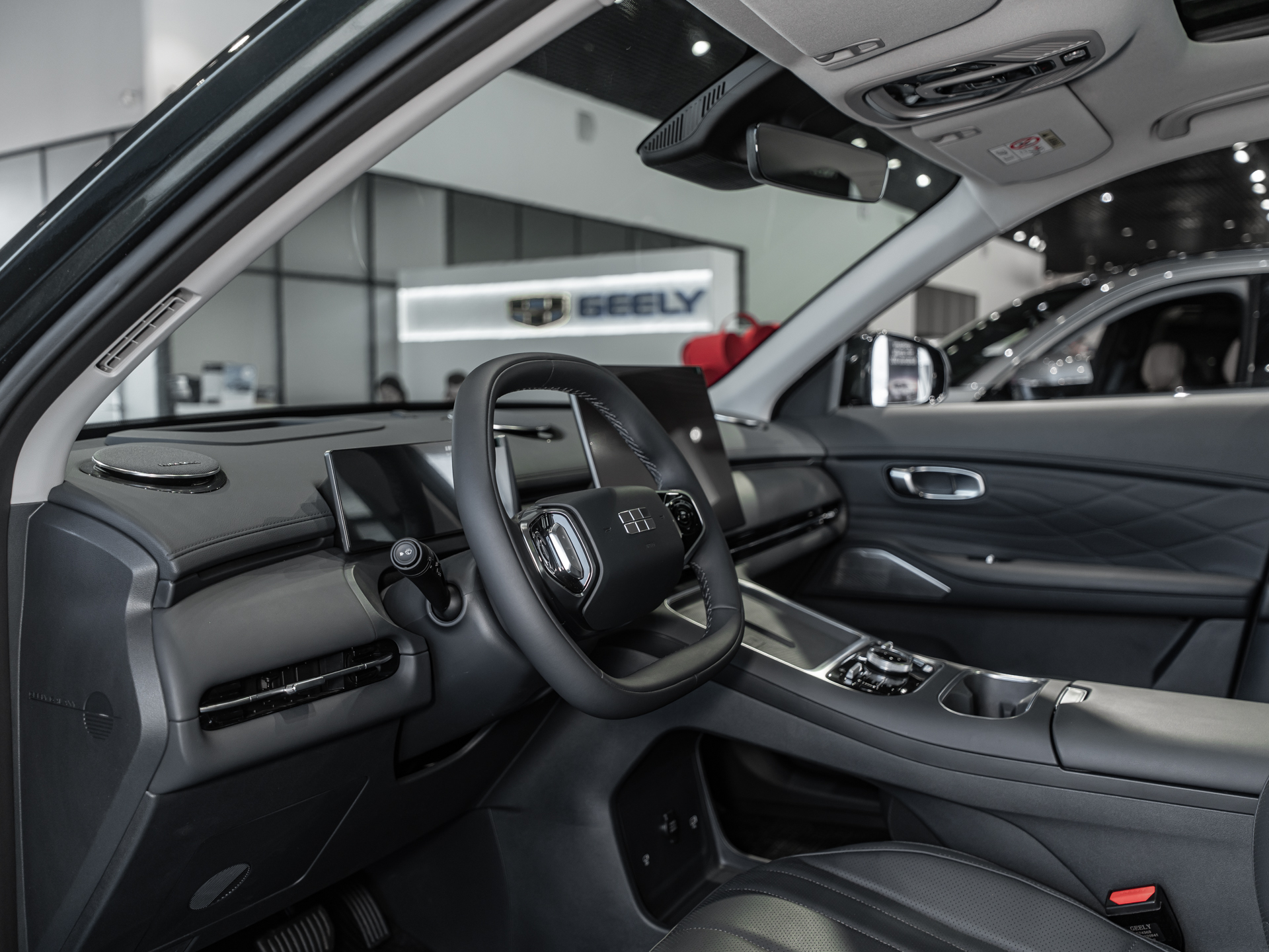 Автомобиль Geely EX5 EM-i I поколение 1.5hyb AT (218 л.с.) Max Зелёный 2025 новый