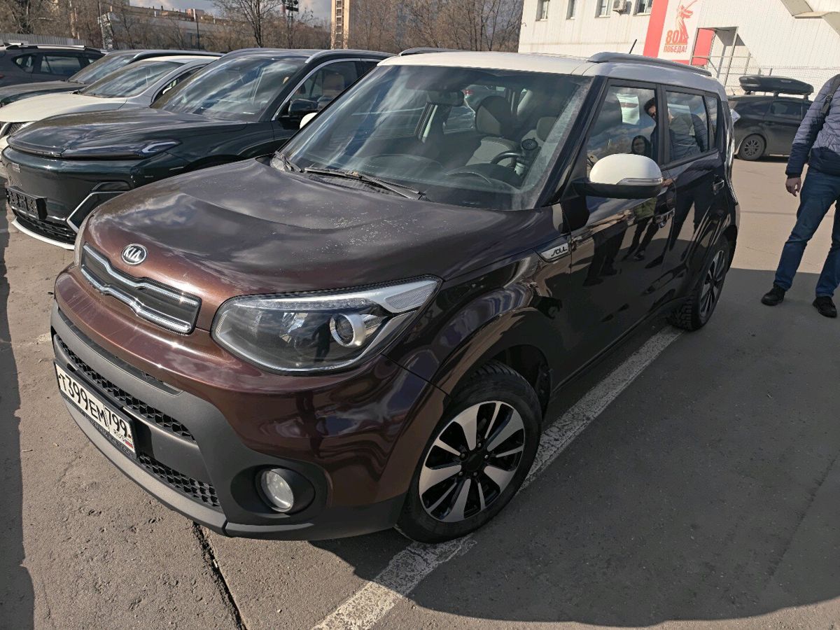 Автомобиль Kia Soul II [рестайлинг] 1.6 AT (124 л.с.) Comfort Red Line 18-19 Коричневый 2018 с пробегом 132 610 км