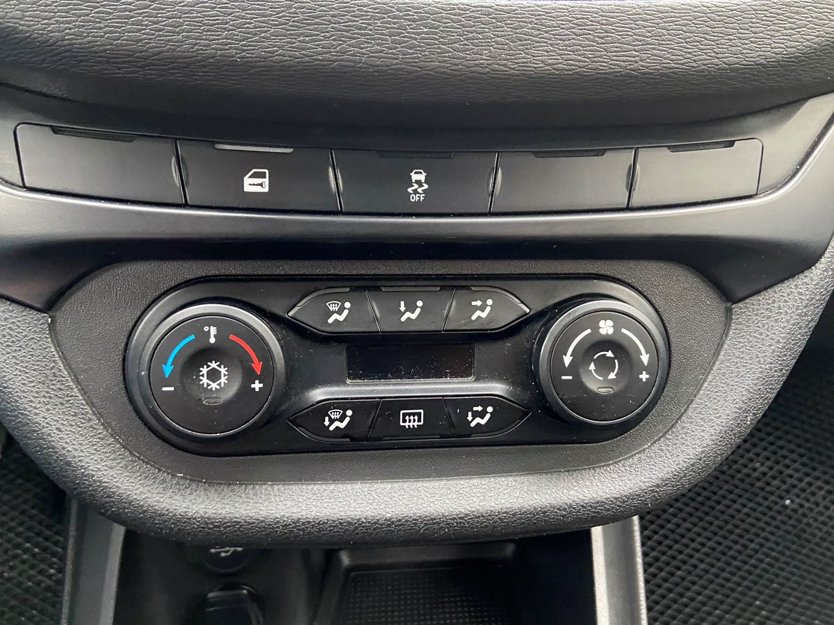 Автомобиль Lada (ВАЗ) Vesta I поколение 1.6 MT (106 л.с.) Comfort Белый 2020 с пробегом 103 635 км