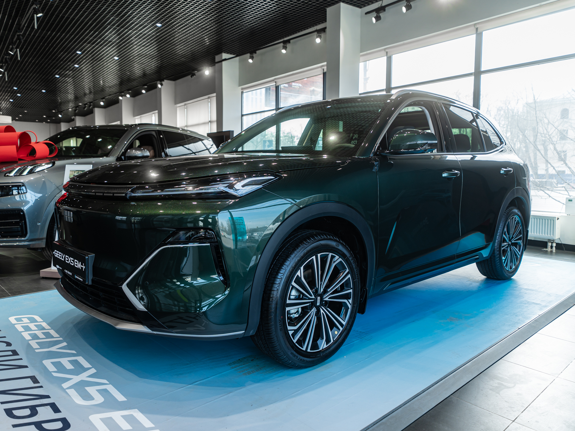 Автомобиль Geely EX5 EM-i I поколение 1.5hyb AT (218 л.с.) Макс Зелёный 2026 новый