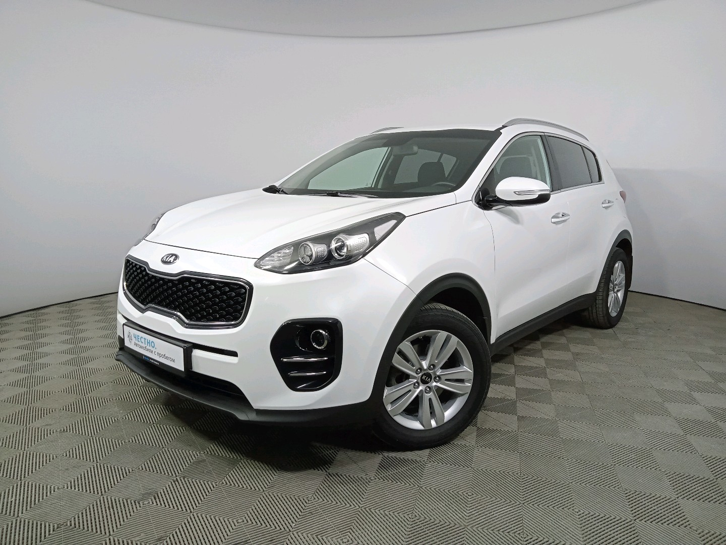 Автомобиль Kia Sportage IV поколение 2.0 MT (150 л.с.) Comfort Белый 2016 с пробегом 215000 км
