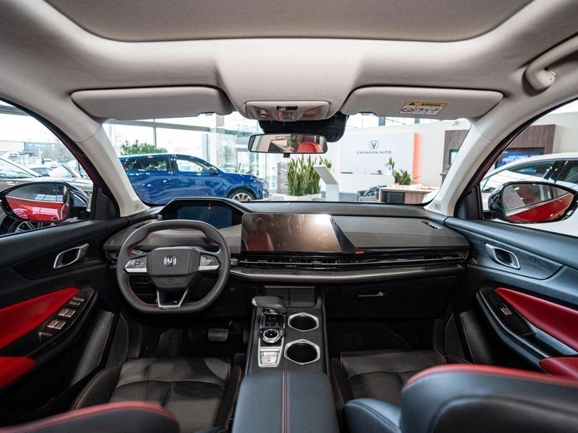 Автомобиль Changan UNI-S I поколение 1.5 AMT (181 л.с.) Tech Красный 2024 новый