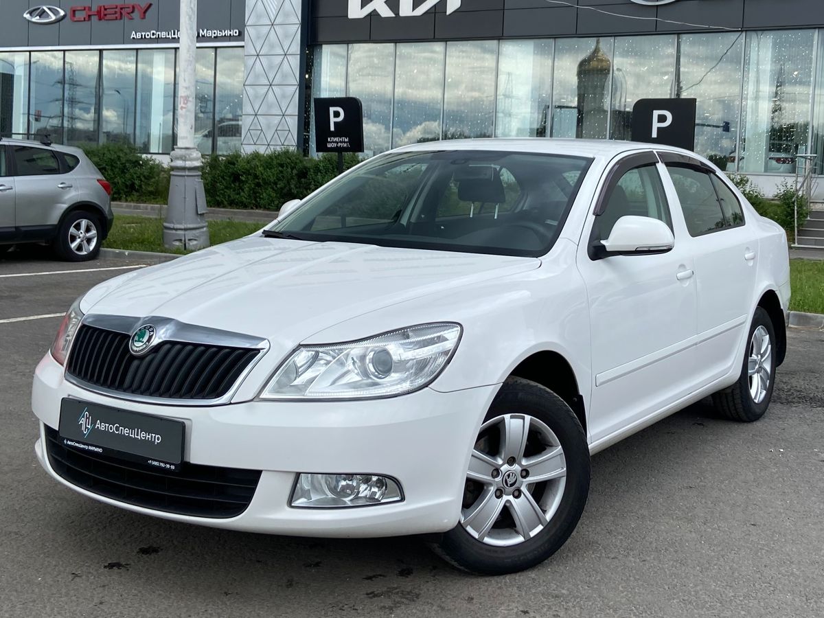 Skoda Octavia II (A5) [рестайлинг] 1.6 AT (102 л.с.) Ambition Белый 2012 с пробегом 95 361 км