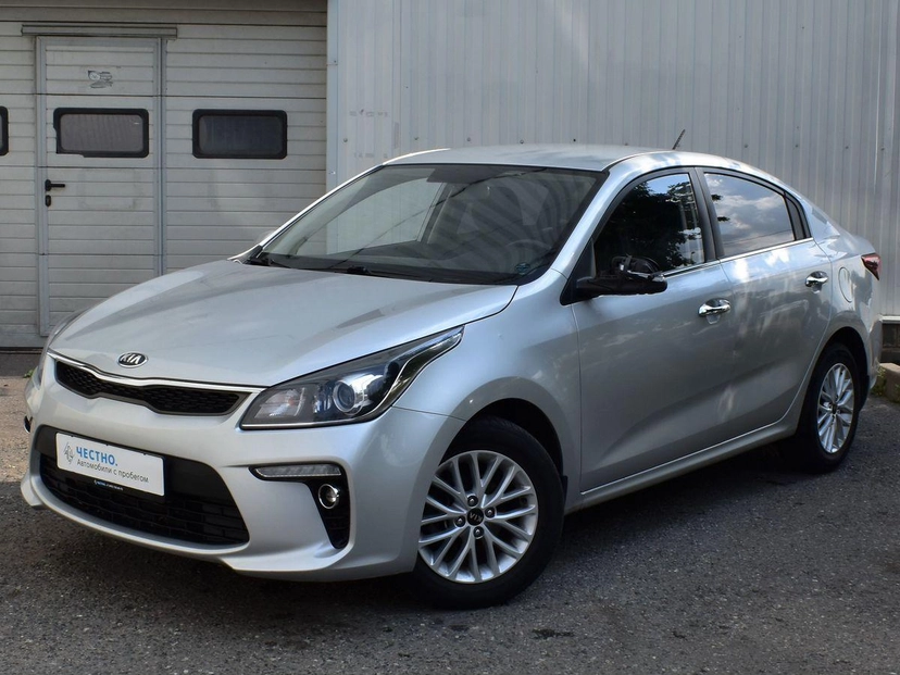 Автомобиль Kia Rio IV поколение 1.6 MT (123 л.с.) Prestige AV Серебристый 2018 с пробегом 63 094 км