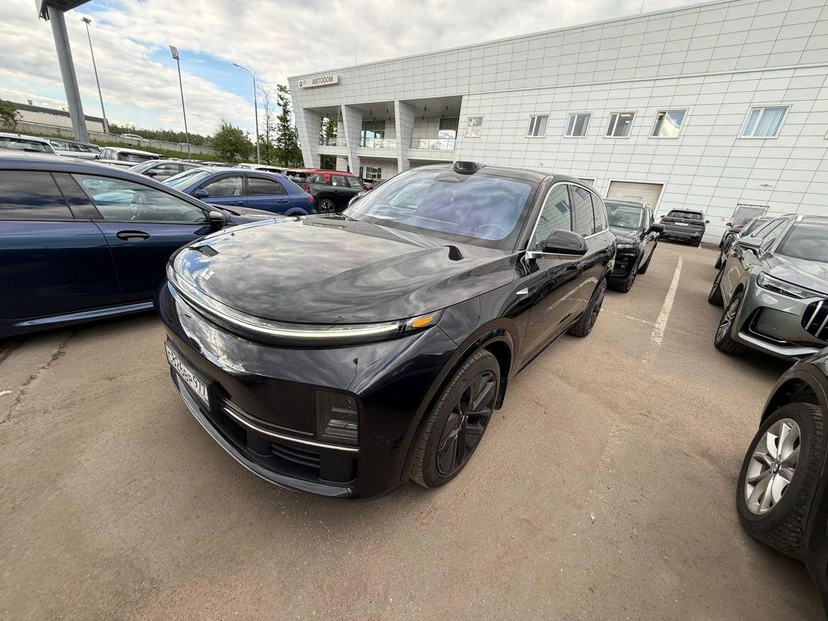 LiXiang L7 I поколение 1.5hyb AT 4WD (449 л.с.) Max Чёрный 2023 с пробегом 48 102 км