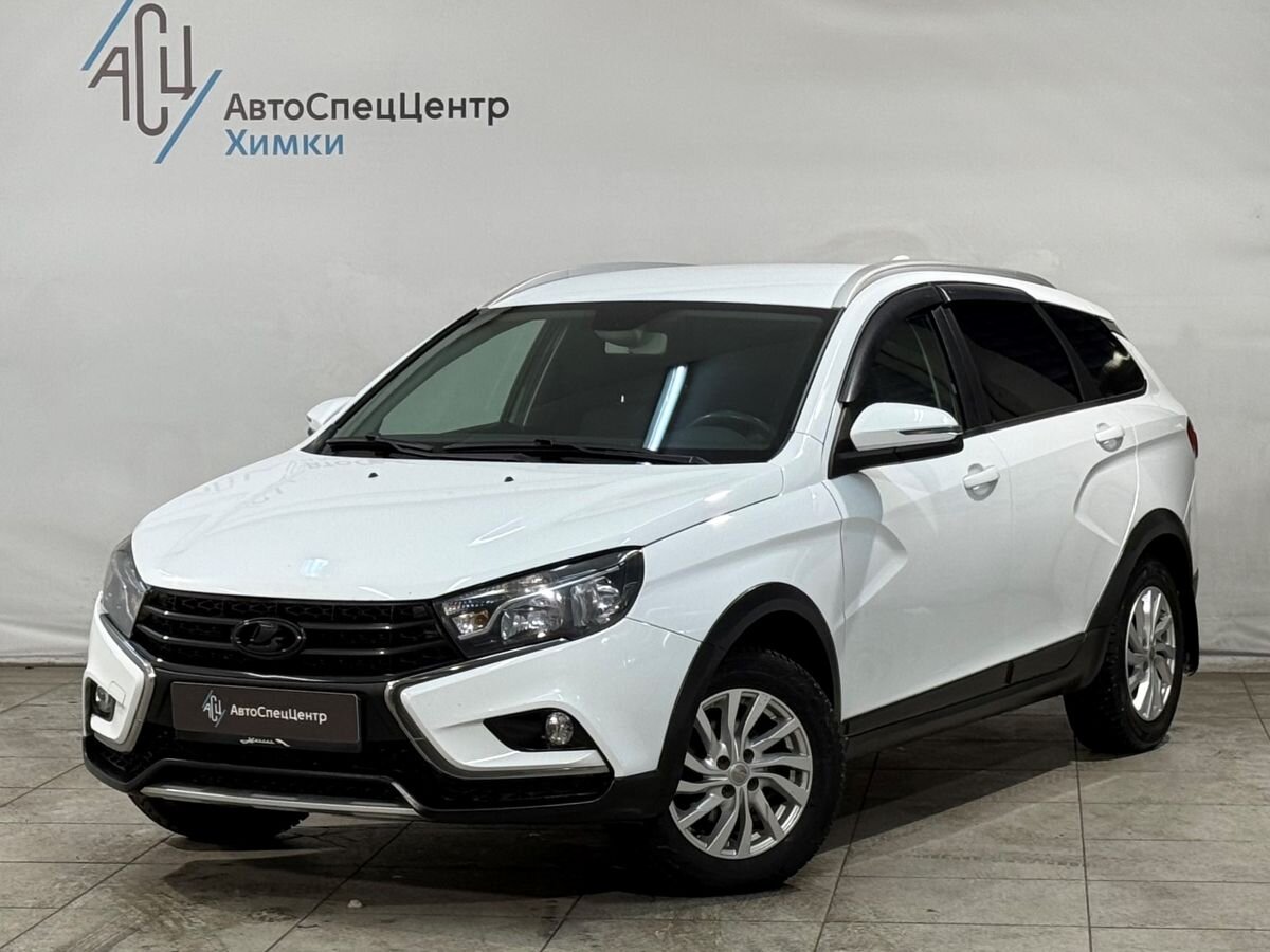 Автомобиль Lada (ВАЗ) Vesta I поколение 1.8 MT (122 л.с.) Luxe Multimedia Белый 2021 с пробегом 126 000 км