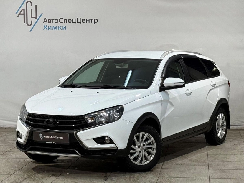 Автомобиль Lada (ВАЗ) Vesta I поколение 1.8 MT (122 л.с.) Luxe Multimedia Белый 2021 с пробегом 126 000 км
