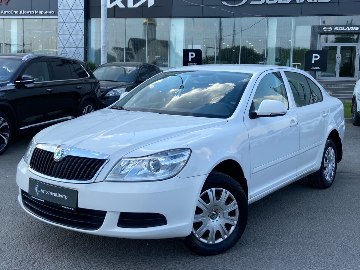 Skoda Octavia II (A5) [рестайлинг] 1.6 MT (102 л.с.) Ambition Белый 2013 с пробегом 76 556 км