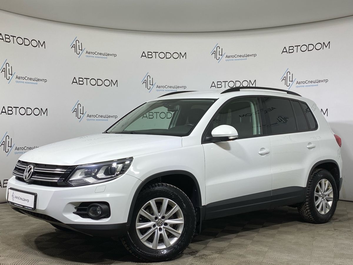 Автомобиль Volkswagen Tiguan I [рестайлинг] 2.0 AT 4WD (170 л.с.) Adventure Белый 2015 с пробегом 102 372 км