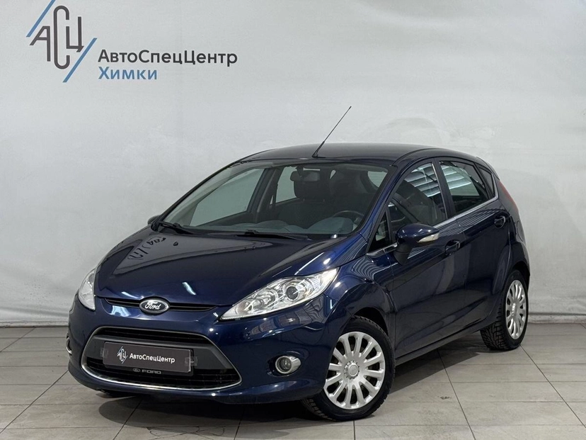 Автомобиль Ford Fiesta VI поколение 1.4 AT (96 л.с.) Titanium Синий 2011 с пробегом 92 000 км