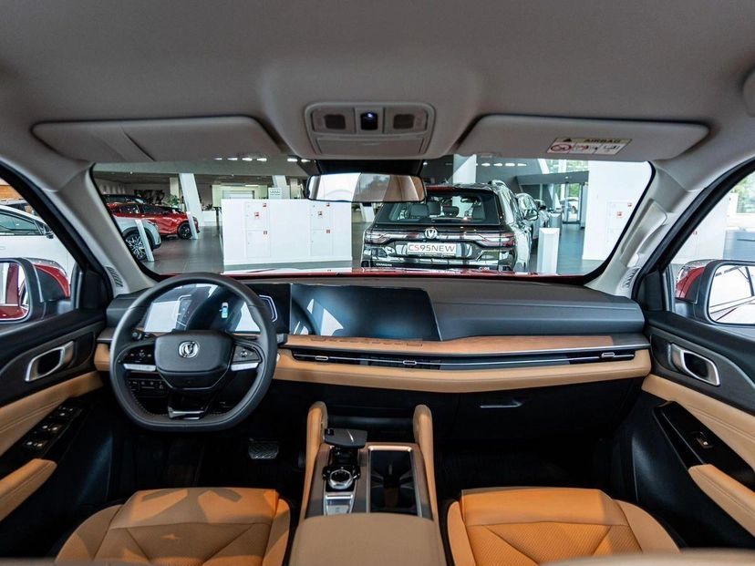 Автомобиль Changan Hunter Plus I поколение 2.0 AT 4WD (226 л.с.) Luxe Красный 2024 новый