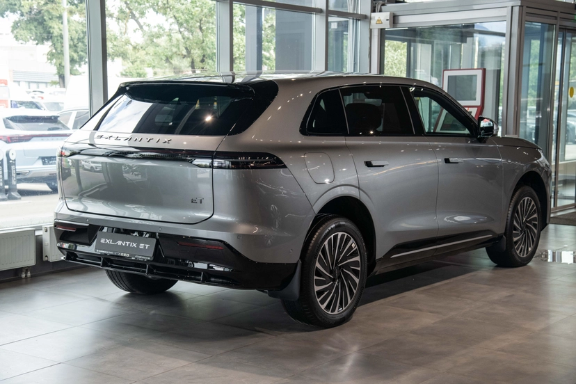 Автомобиль EXEED EXLANTIX ET I поколение 1.5hyb AT 4WD (469 л.с.) Top Серый 2025 новый