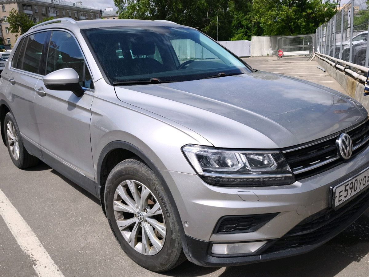 Volkswagen Tiguan II поколение 2.0 AMT 4WD (180 л.с.) Comfortline Серебристый 2017 с пробегом 236 729 км