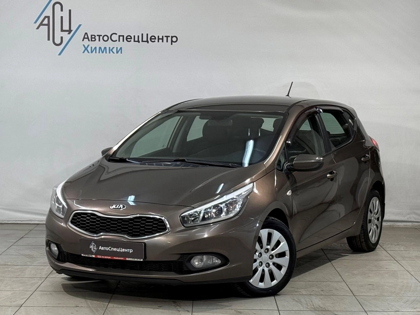 Автомобиль Kia Ceed II поколение 1.6 MT (129 л.с.) Comfort Коричневый 2014 с пробегом 197 000 км