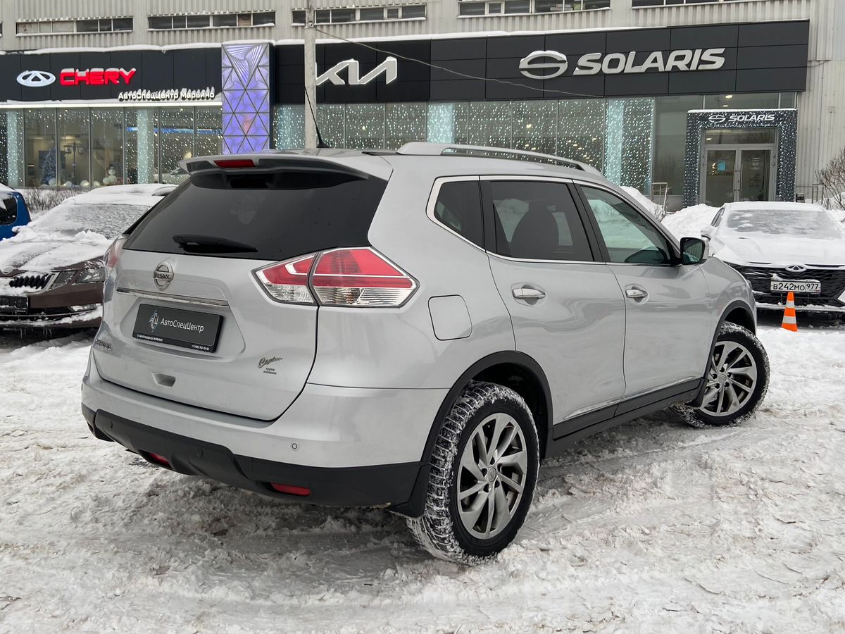 Автомобиль Nissan X-Trail III поколение (T32) 2.5 CVT 4WD (171 л.с.) LE Top Серебристый 2015 с пробегом 126 000 км