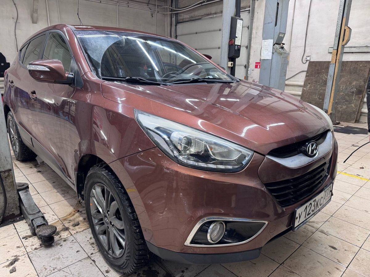 Автомобиль Hyundai ix35 I [рестайлинг] 2.0 AT 4WD (150 л.с.) Travel Коричневый 2014 с пробегом 103 506 км