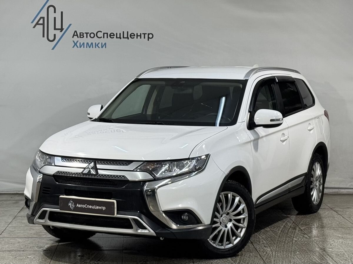 Автомобиль Mitsubishi Outlander III [3-й рестайлинг] 2.0 CVT 4WD (146 л.с.) Instyle (2018-2021) Белый 2018 с пробегом 109 000 км