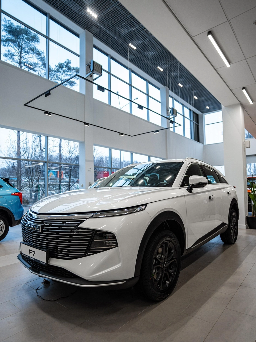 Автомобиль Haval F7 II поколение 2.0 AMT 4WD (192 л.с.) Tech Plus Белый 2025 новый