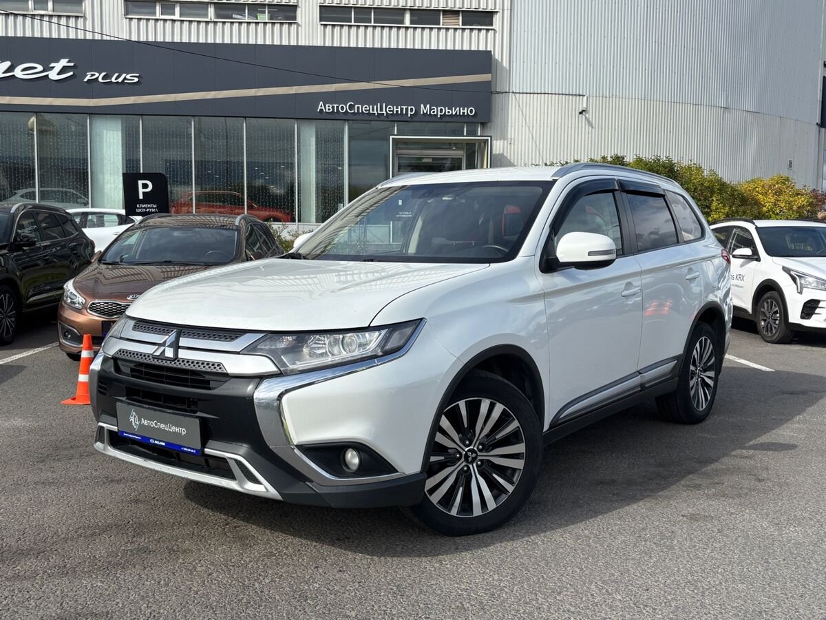 Mitsubishi Outlander III [3-й рестайлинг] 2.0 CVT 4WD (146 л.с.) Instyle Белый 2019 с пробегом 180 000 км