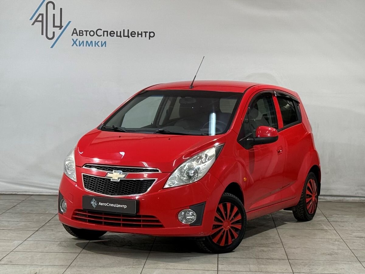 Автомобиль Chevrolet Spark III поколение (M300) 1.0 AT (68 л.с.) LS Красный 2011 с пробегом 76 000 км