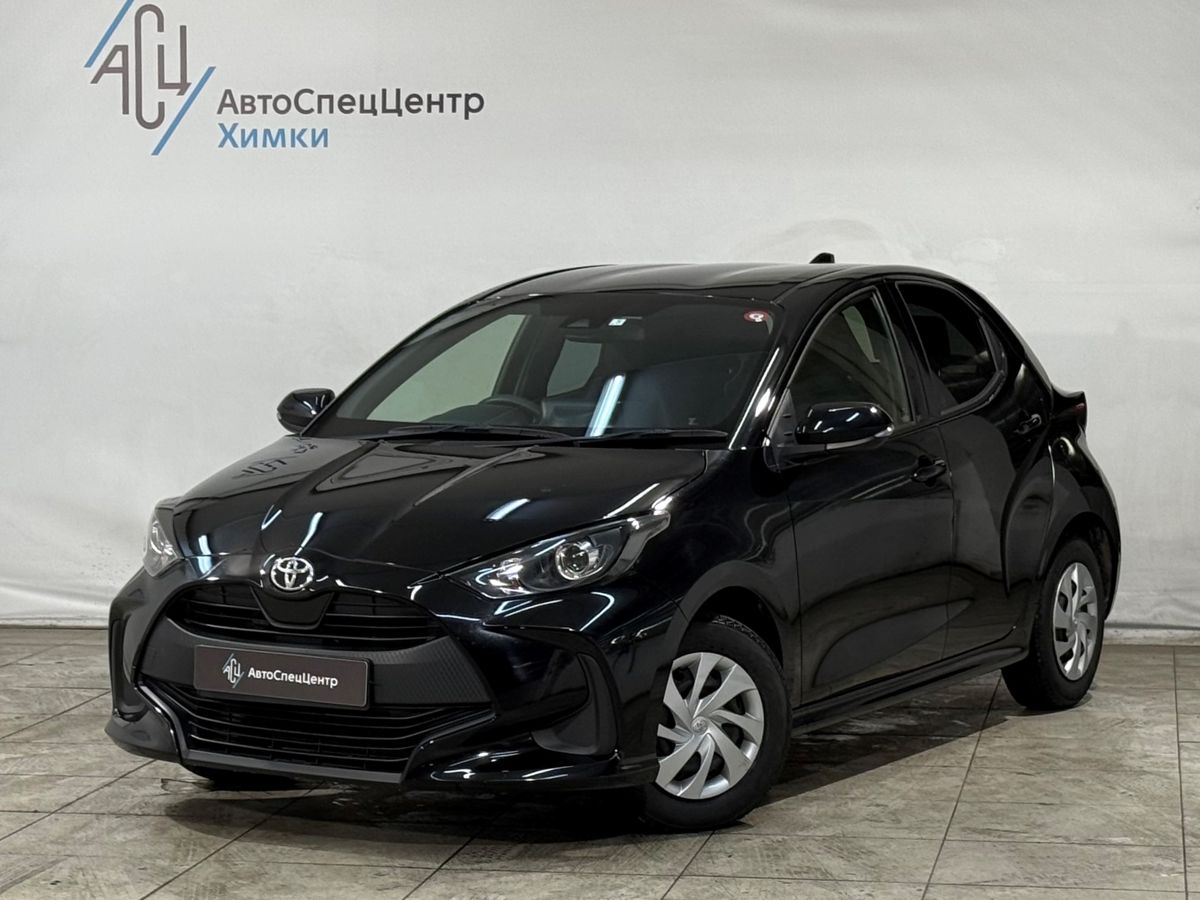 Автомобиль Toyota Yaris IV поколение (XP210) 1.0 CVT (69 л.с.) Base Чёрный 2021 с пробегом 59 000 км