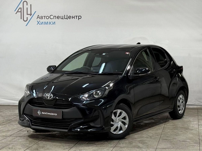 Автомобиль Toyota Yaris IV поколение (XP210) 1.0 CVT (69 л.с.) Base Чёрный 2021 с пробегом 59 000 км
