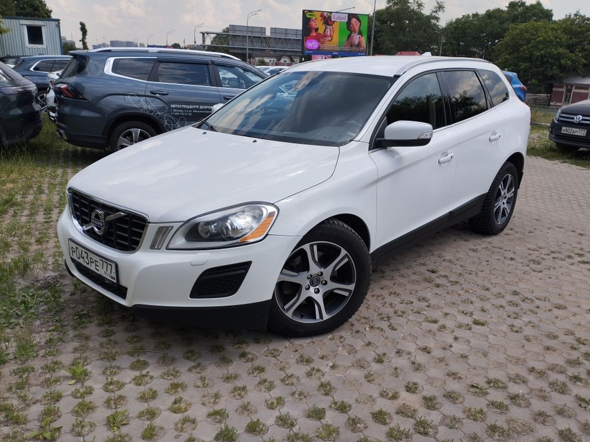 Volvo XC60 I поколение 2.4d AT 4WD (163 л.с.) Summum Белый 2013 с пробегом 156 653 км