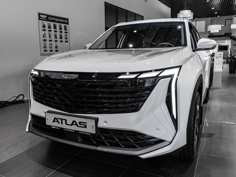 Geely Atlas II поколение 1.5 AMT (147 л.с.) Люкс Белый 2026 новый