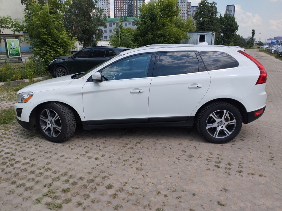 Volvo XC60 I поколение 2.4d AT 4WD (163 л.с.) Summum Белый 2013 с пробегом 156 653 км