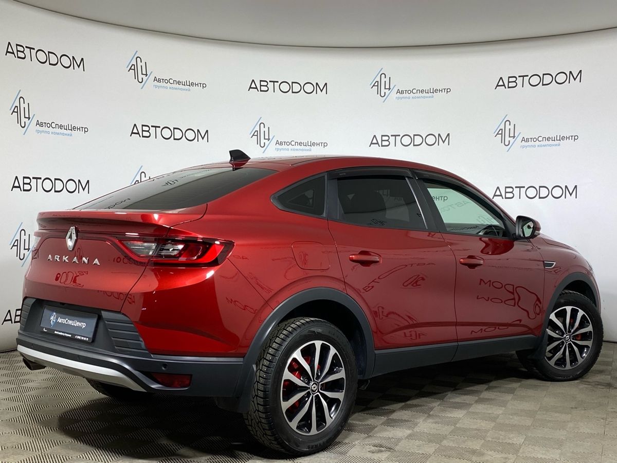 Автомобиль Renault Arkana I поколение 1.6 MT (114 л.с.) Life Красный 2022 с пробегом 58 213 км