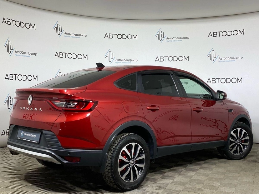 Автомобиль Renault Arkana I поколение 1.6 MT (114 л.с.) Life Красный 2022 с пробегом 58 213 км