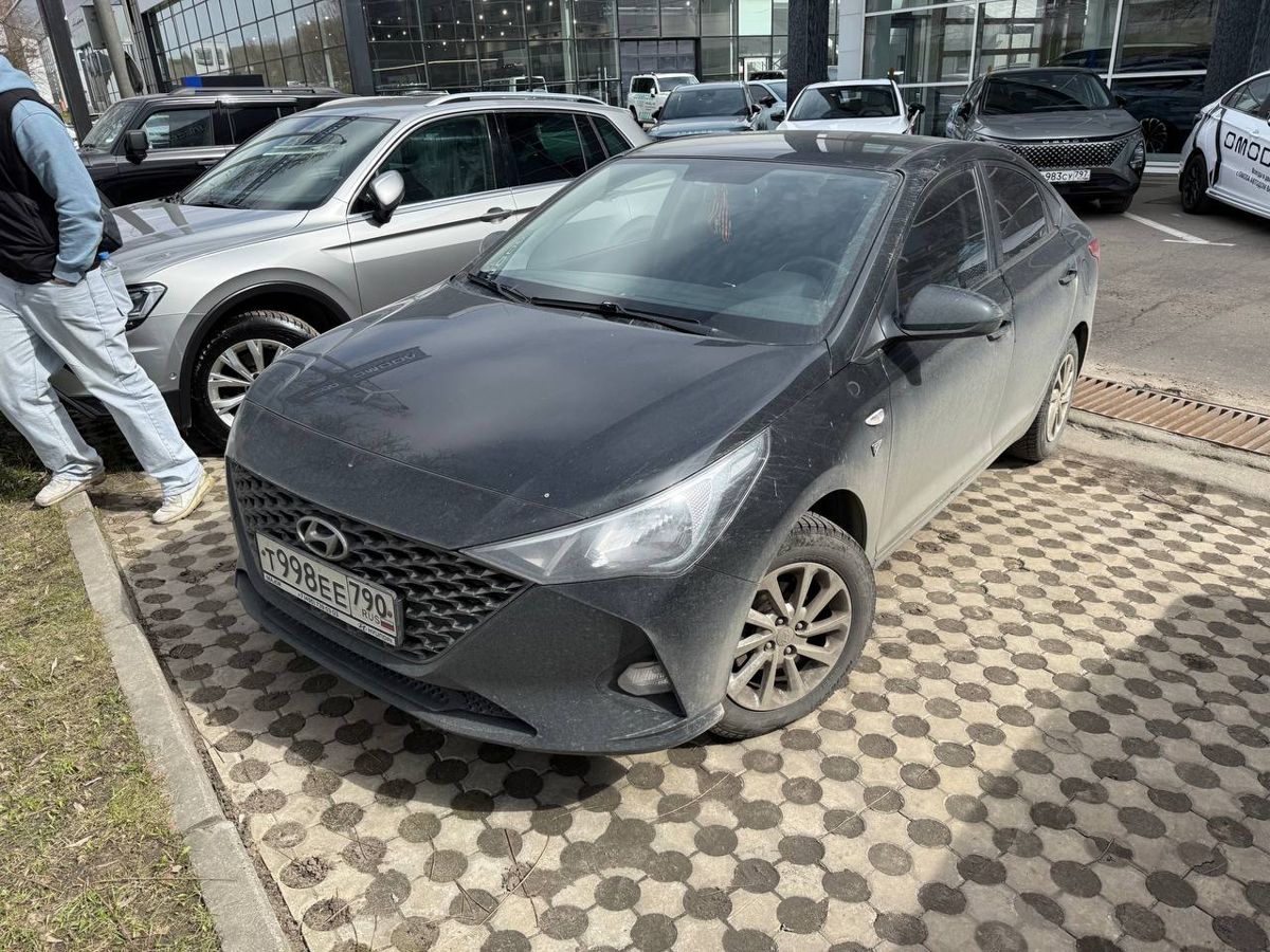 Автомобиль Hyundai Solaris II [рестайлинг] 1.6 AT (123 л.с.) Base Чёрный 2021 с пробегом 200 000 км