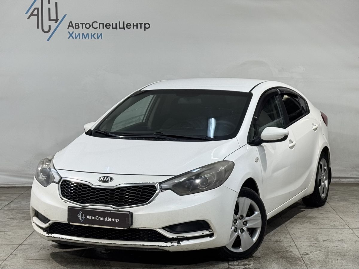 Автомобиль Kia Cerato III поколение 1.6 MT (130 л.с.) Comfort Белый 2013 с пробегом 330 000 км