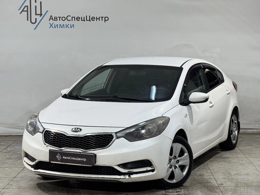 Автомобиль Kia Cerato III поколение 1.6 MT (130 л.с.) Comfort Белый 2013 с пробегом 330 000 км