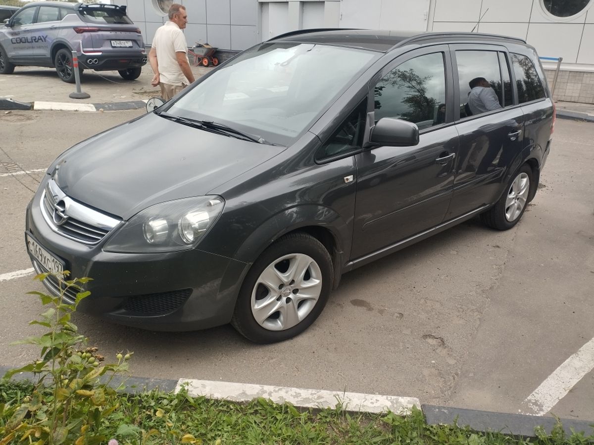 Opel Zafira II (B) [рестайлинг] 1.8 MT (140 л.с.) Family Серый 2012 с пробегом 206 554 км