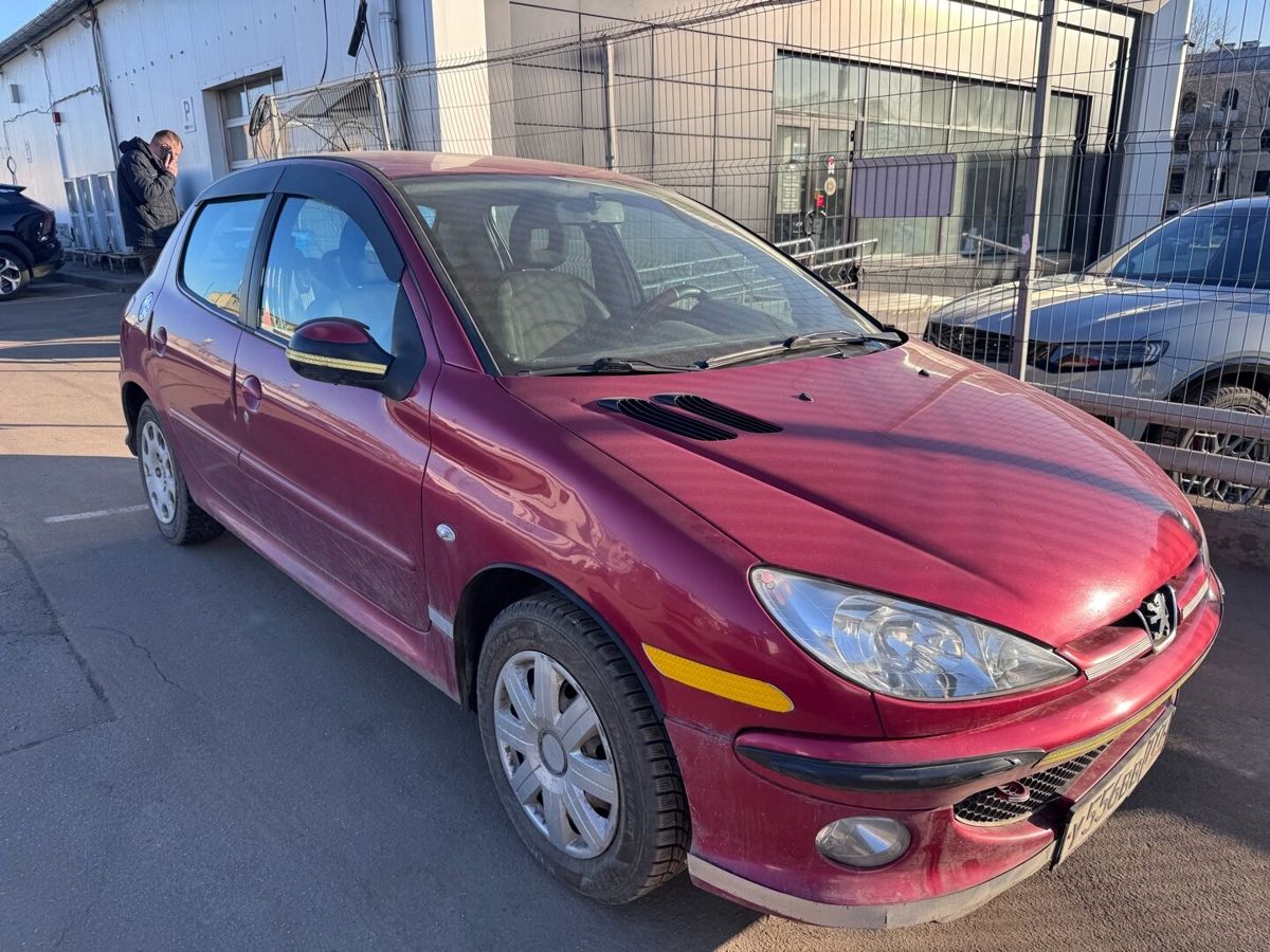 Автомобиль Peugeot 206 I поколение 1.4 AT (75 л.с.) Base Красный 2008 с пробегом 86 000 км