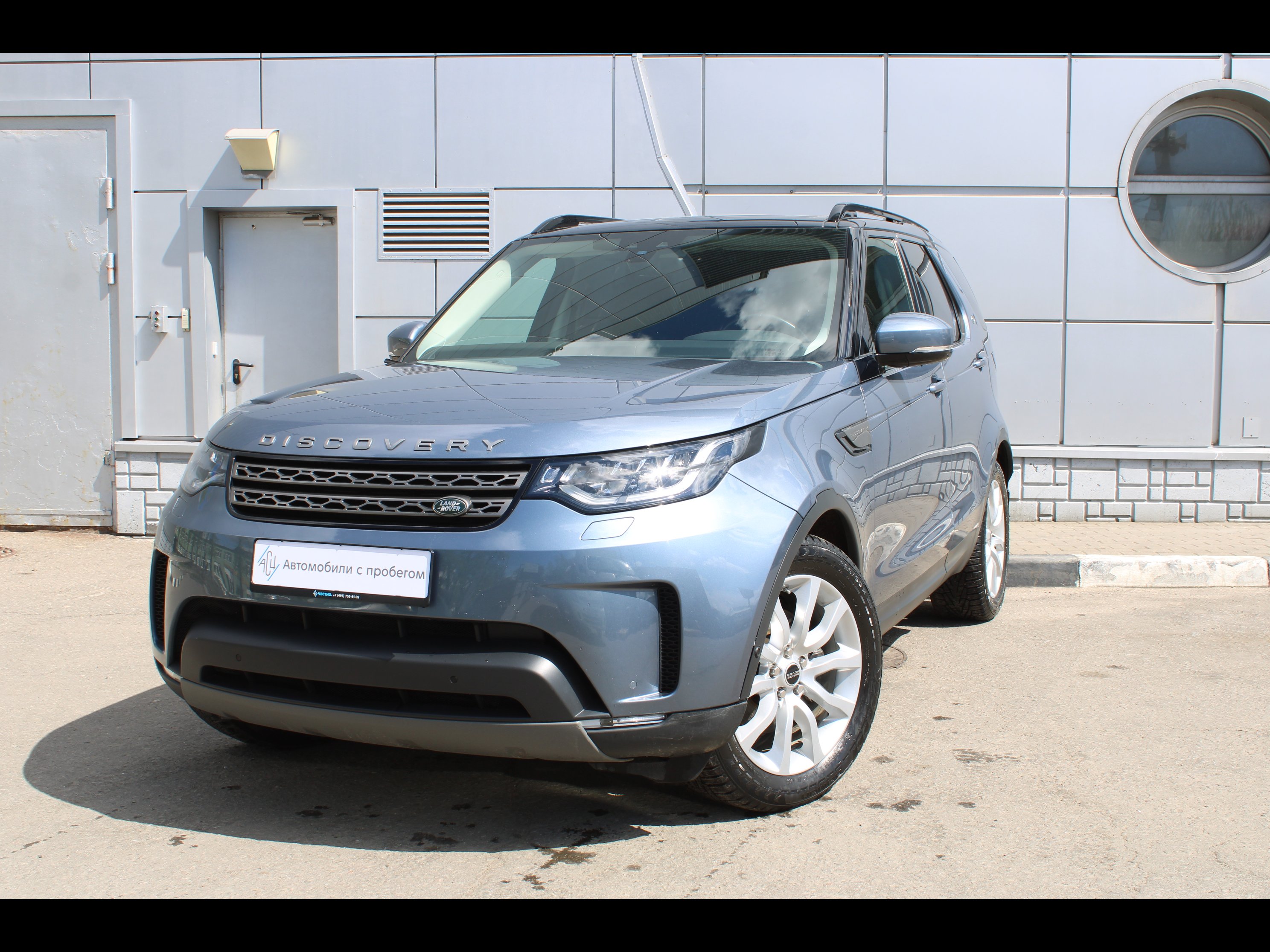Автомобиль Land Rover Discovery V поколение 3.0d AT 4WD (249 л.с.) SE Серый 2019 с пробегом 41500 км