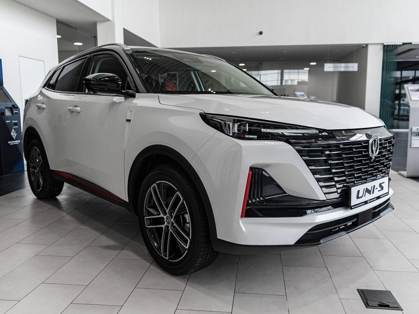 Автомобиль Changan UNI-S I поколение 1.5 AMT (181 л.с.) Tech Белый 2024 новый