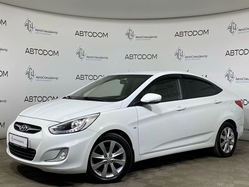 Автомобиль Hyundai Solaris I поколение 1.6 MT (123 л.с.) Comfort Белый 2014 с пробегом 211 460 км