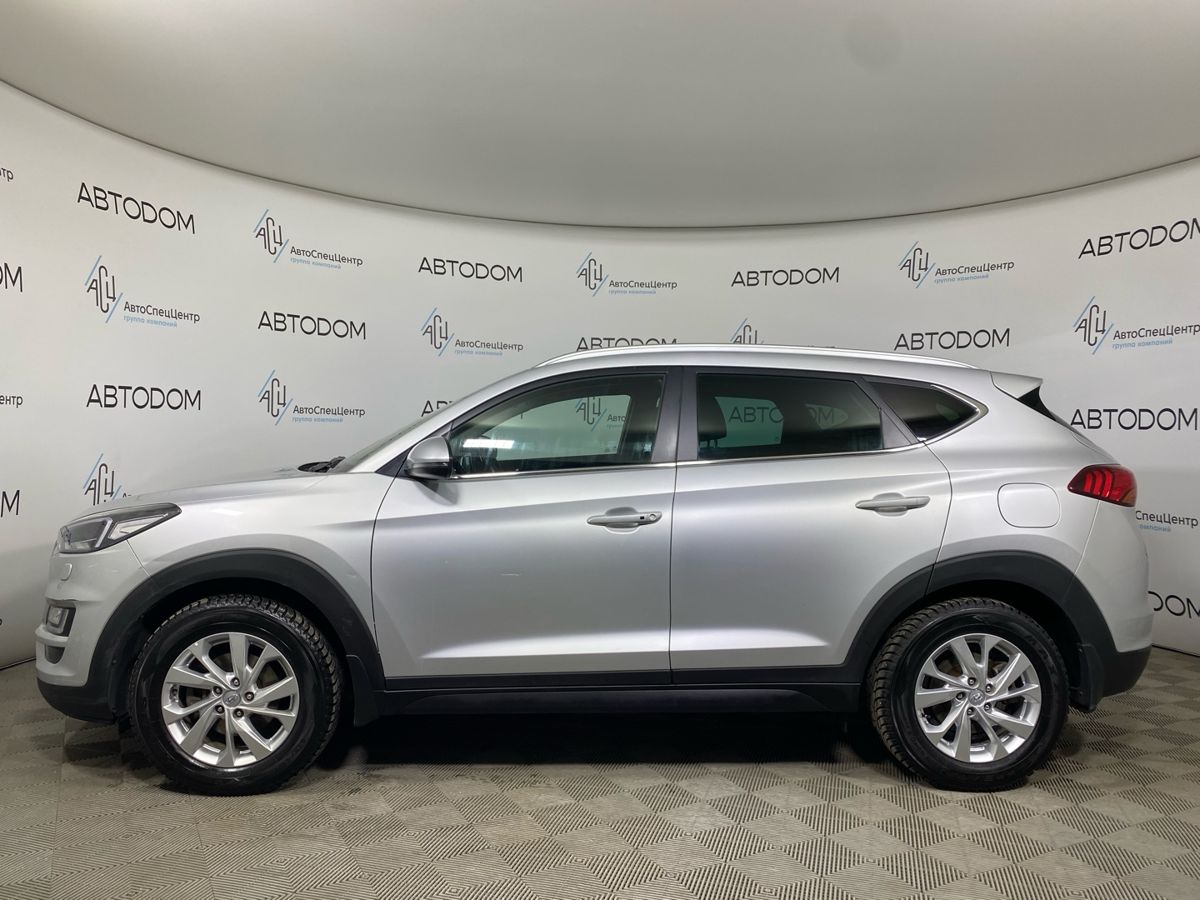 Автомобиль Hyundai Tucson III [рестайлинг] 2.0 AT (150 л.с.) Lifestyle Серебристый 2018 с пробегом 131 953 км