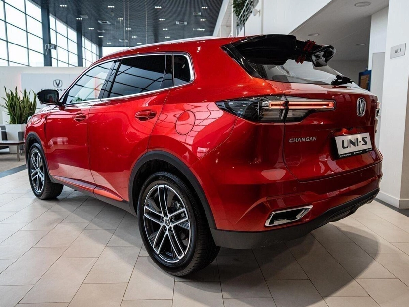 Автомобиль Changan UNI-S I поколение 1.5 AMT (181 л.с.) Tech Красный 2024 новый
